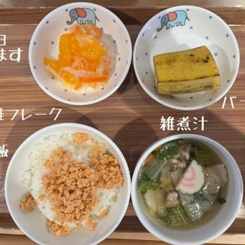 幼稚園の給食（雑煮汁）