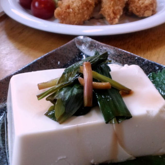 ギョウジャニンニク醤油漬けで冷奴