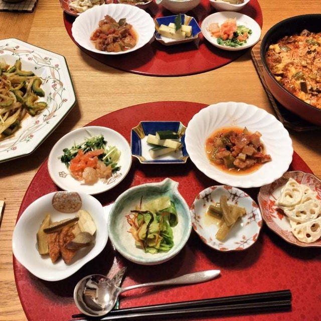 なすときのこのパエリア、ゴーヤともやしのカレー炒め、小鉢7品で晩酌