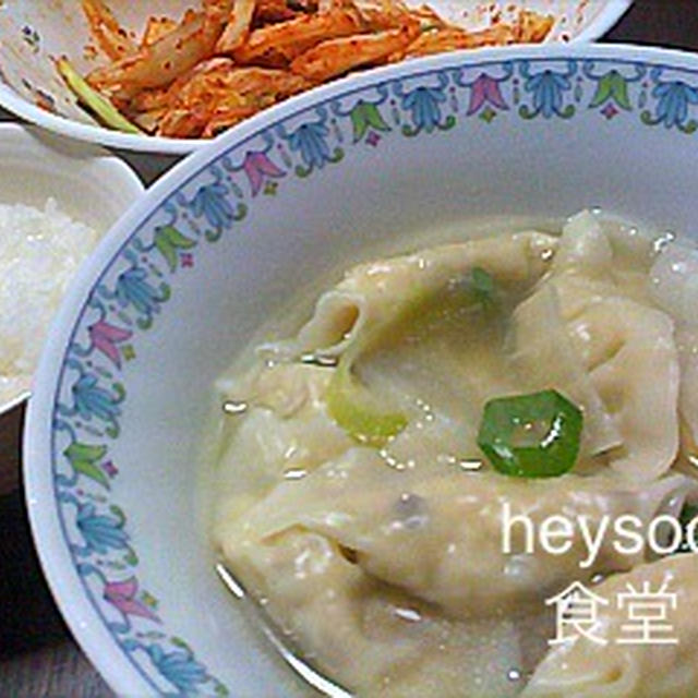 マンドゥクッ（餃子スープ辛くない韓国風）