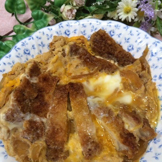 かつ煮、味噌汁、546円！