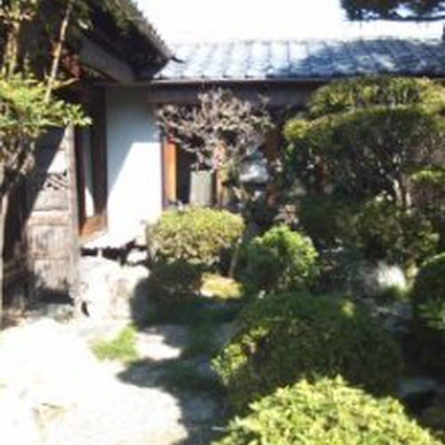 古民家を改装したレストランで昼食
