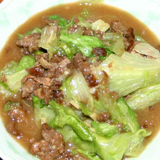 牛肉とレタスの炒め物