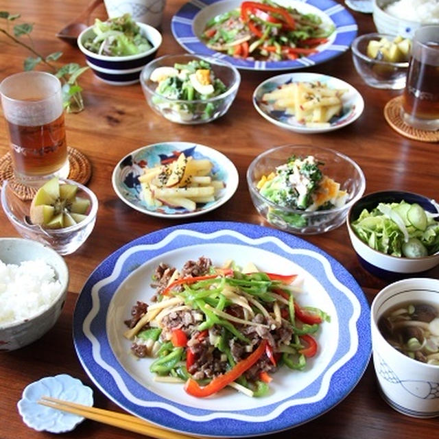 青椒肉絲。子どもの日のサンドイッチ。