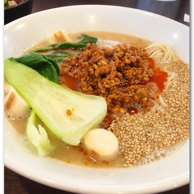 特製胡麻担々麺を啜る　〜濃厚豚骨かつおだしラーメン屋さんにて〜