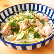 サーモンと新玉ねぎ、そら豆のクリームパスタ