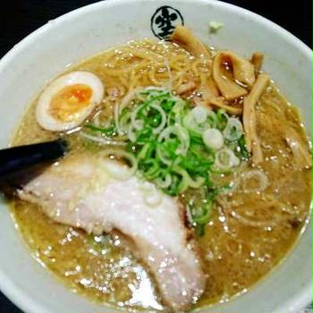 新千歳空港では、やっぱり札幌ラーメン食べて帰らないとね！！！