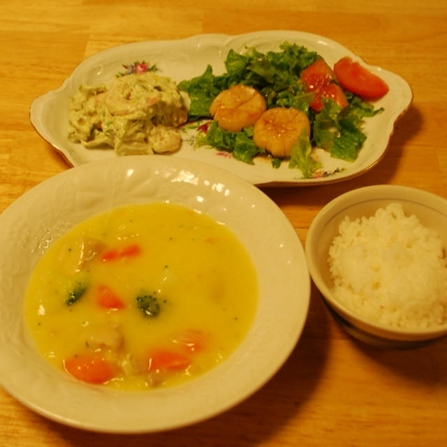 昨夜はクリームシチューなど～！