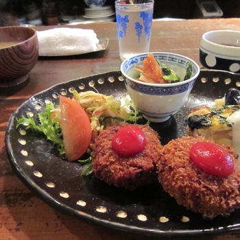 新町「Room Cafe ロカ」