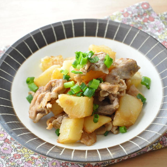 【ラクうまおかず】ホクホクしておいしい！じゃがいもと豚こまの甘辛炒め