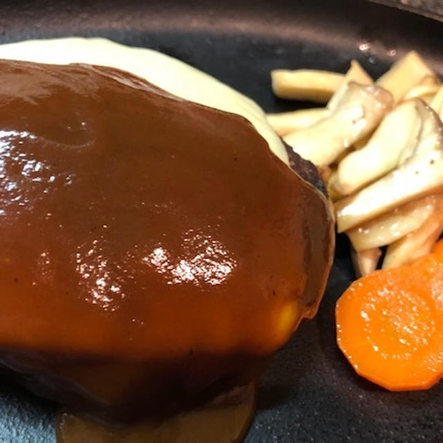 デミグラスハンバーグ♡新玉ねぎ丸ごとスープ♡大根サラダ♡ハム＆チーズパイ
