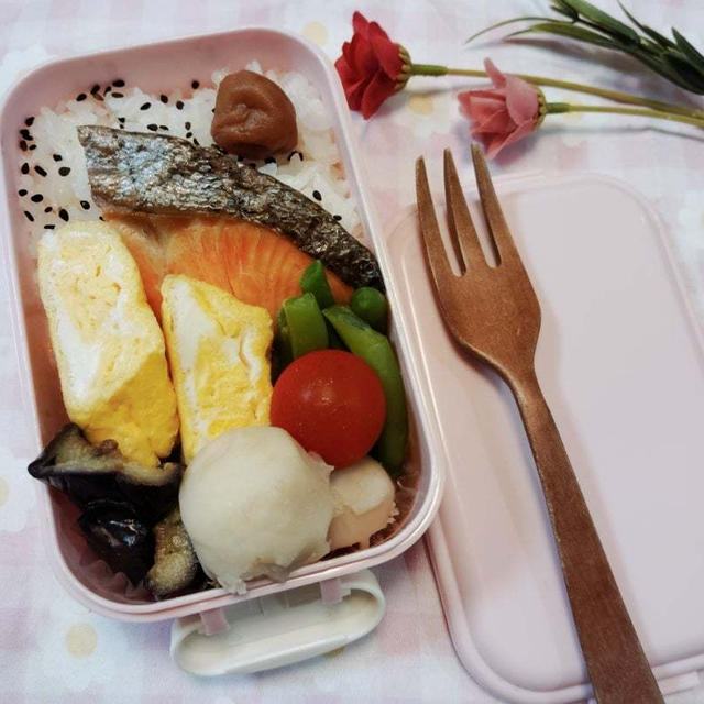焼き鮭とたまご焼き弁当【のっけ弁当】 #平日のお昼ご飯は