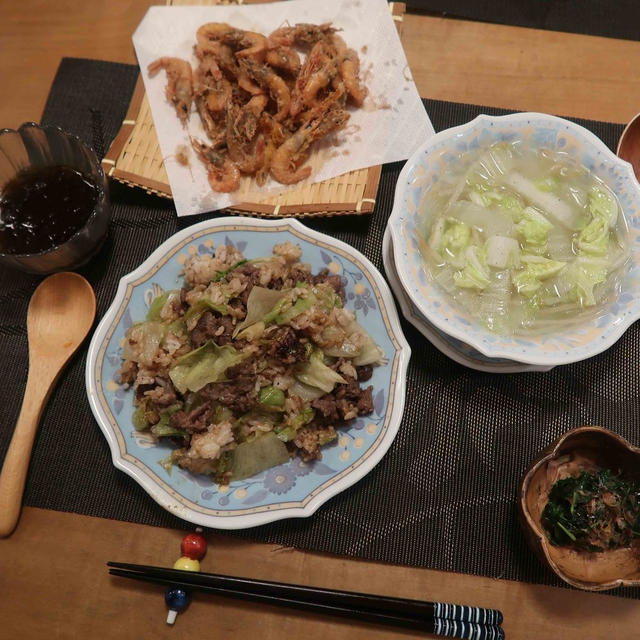 牛肉とレタスのガーリック炒飯と川津海老の唐揚げ　と　ちょっとリッチなグラノーラ♪