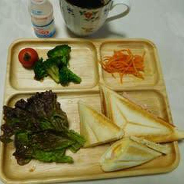 朝食はホットサンド・昼食はおでん＾０＾