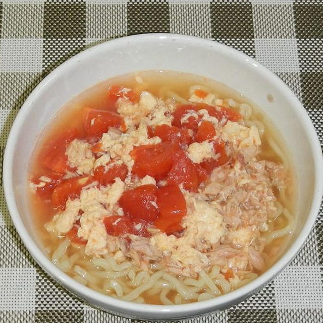 トマトとツナ缶の玉子麺