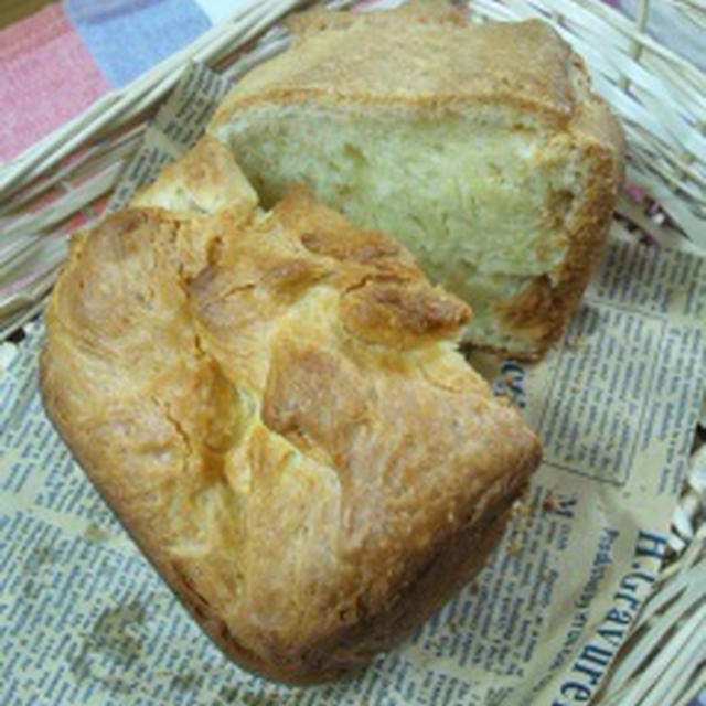 **生クリームたっぷりパン**