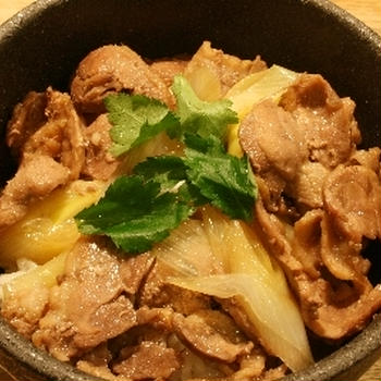 カモ丼+ほうれん草としめじのソテー+若ごぼうのみそ汁
