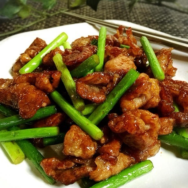 牛肉とニンニクの芽炒めと孫にも衣装！