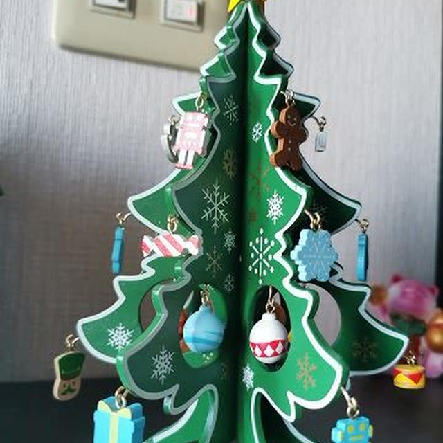 3coinsのクリスマスツリーを100均のファイルケースに収納する