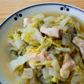 白菜と鶏むね肉の酒蒸し生姜スープ