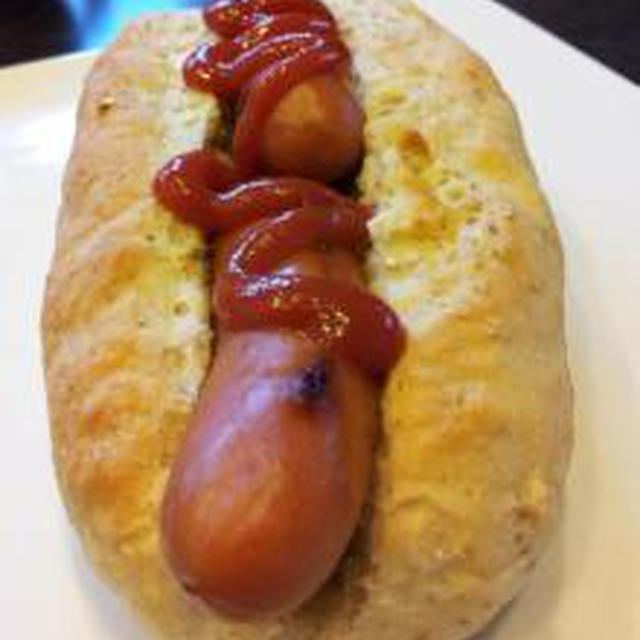 朝食　『ライ麦パンでホットドッグ』