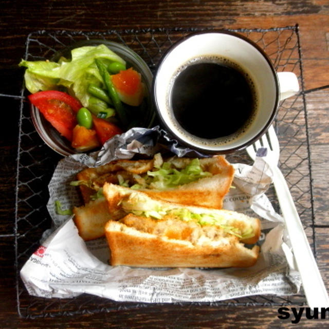 【簡単！！カフェごはん】コロッケサンドと夏野菜サラダセット