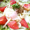 作り置きでラクできる！肉味噌サラダうどんの簡単レシピ
