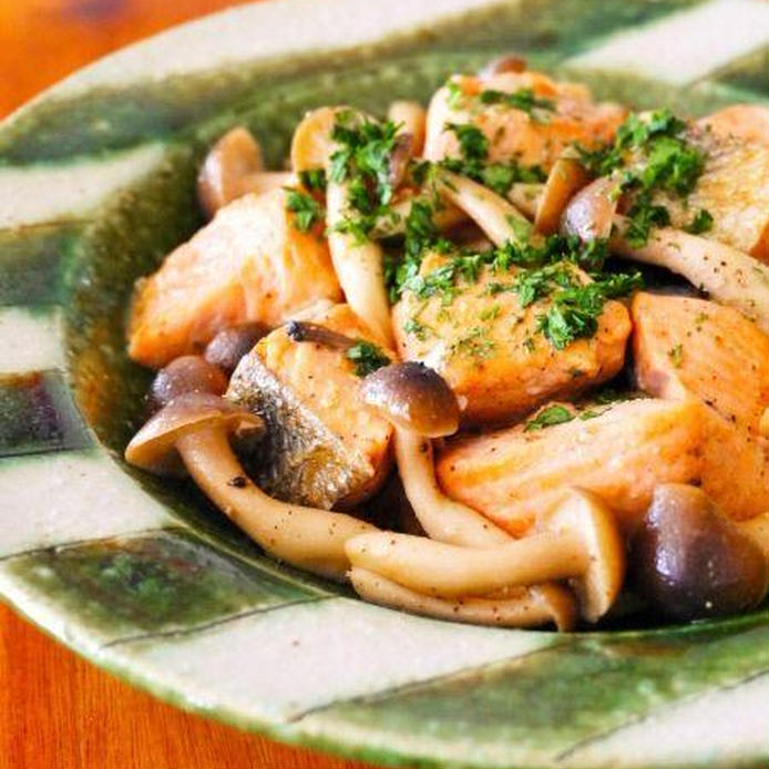 秋鮭としめじを 炒 焼 蒸 で 調理法別おすすめレシピ15選 Macaroni