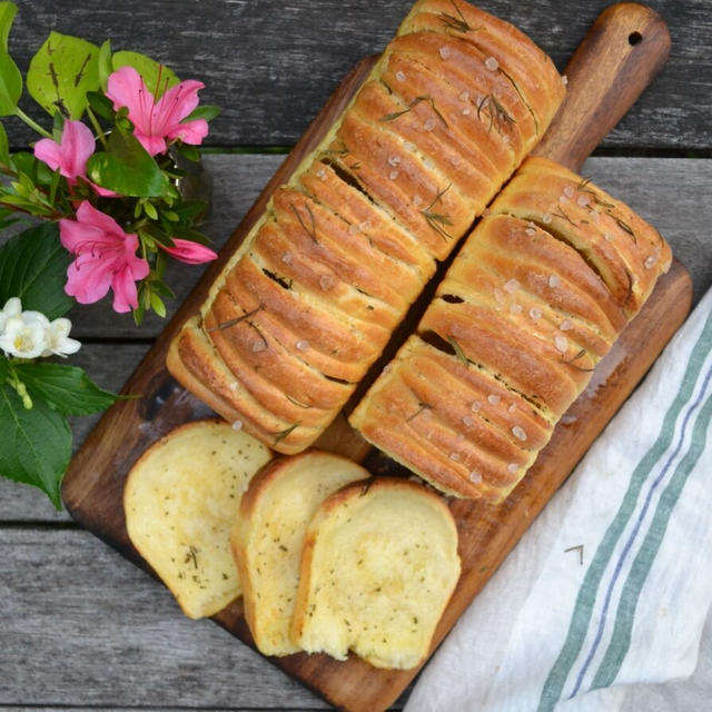 Rosemary Garlic Pull Apart Bread ローズマリーガーリックプルアパートブレッド