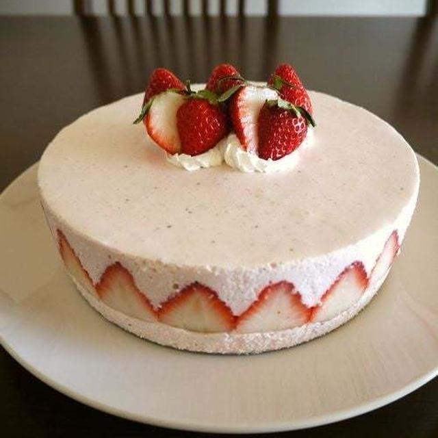 2022年クリスマスケーキ♡ストロベリーヨーグルトムースケーキ♪