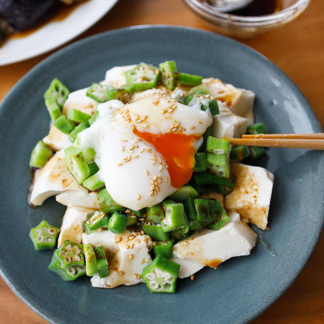 【レシピ】5分でパパッと！『豆腐とオクラの和風サラダ 温玉わさび醤油』