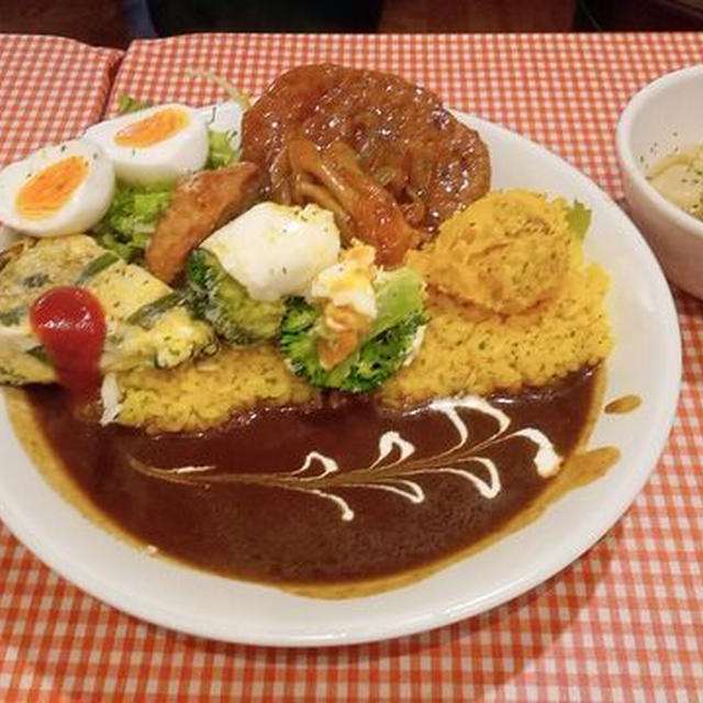 欧風カレー工房 すぷーんで日替りカレー（国分寺）。