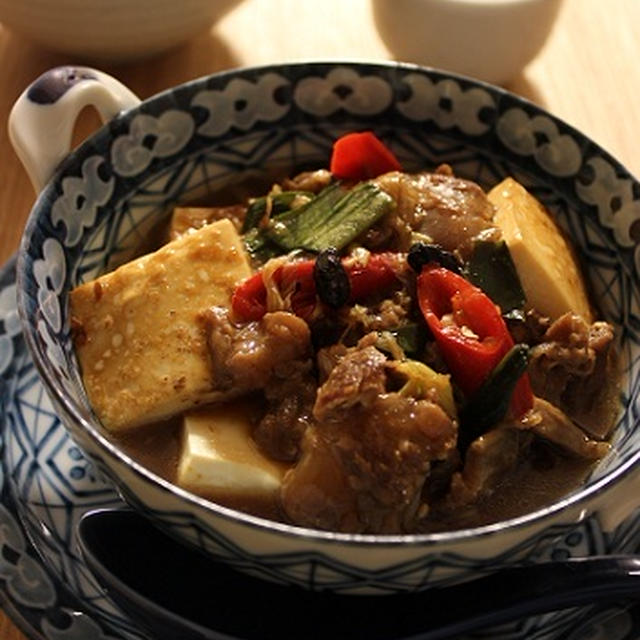 牛すじと豆腐の辛い煮込み花椒風味