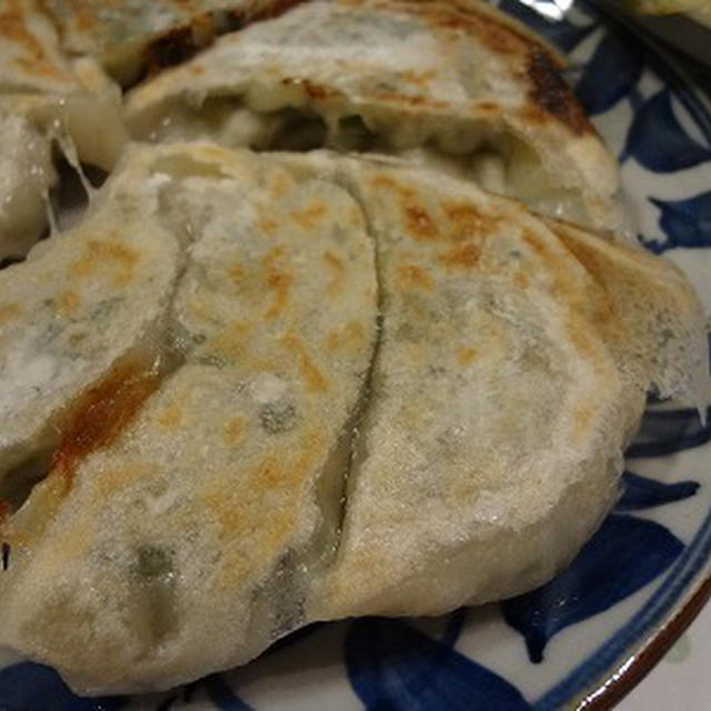 皮から手作りするニラ餃子♪