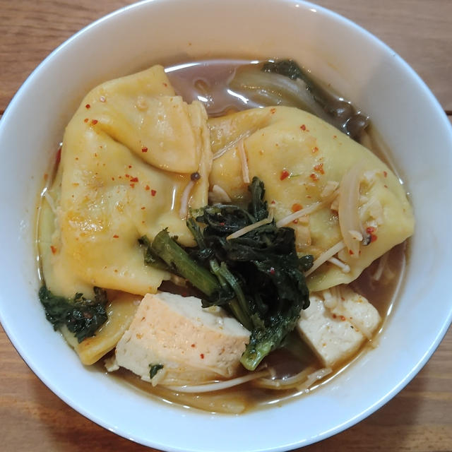 餃子鍋～「三食ごはん　山村編」の料理です♪