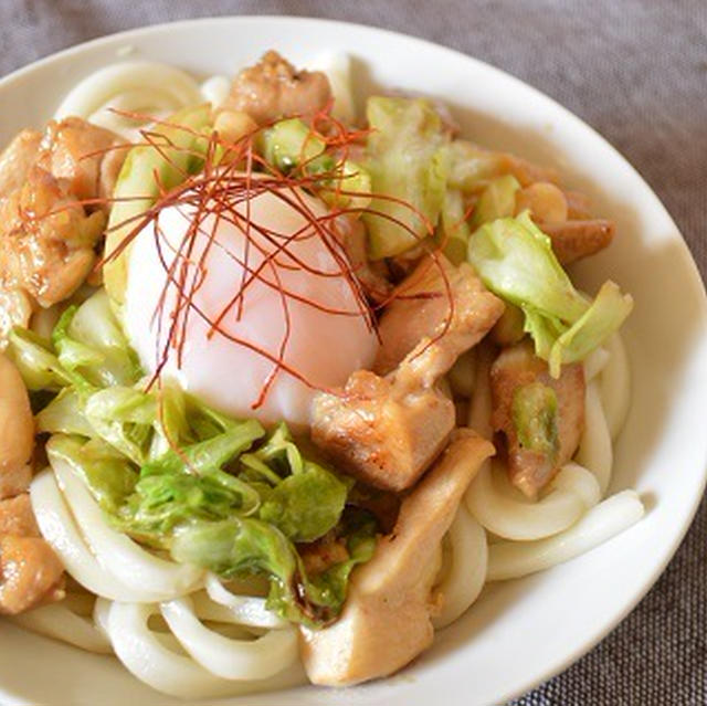 鶏肉とキャベツの甘辛味噌炒めのせうどん