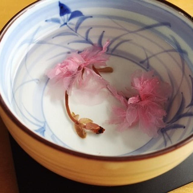 春の香り・・・桜でシフォンケーキ