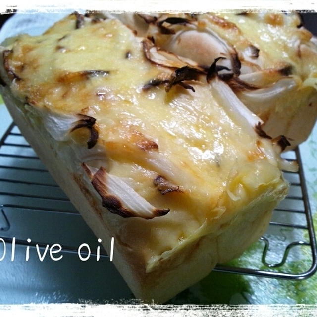 オニオンチーズパン焼き立てです♪