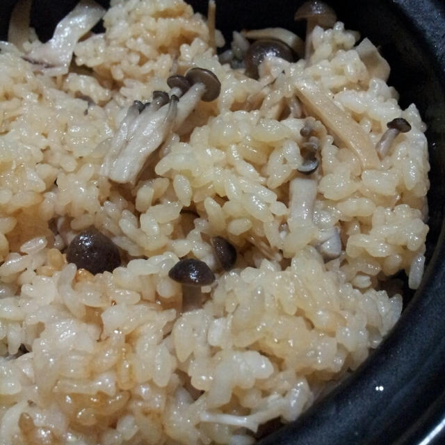 きのこバター醤油炊き込みごはん