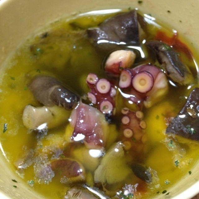 ごはんのおかず タコとヒラタケのアヒージョ