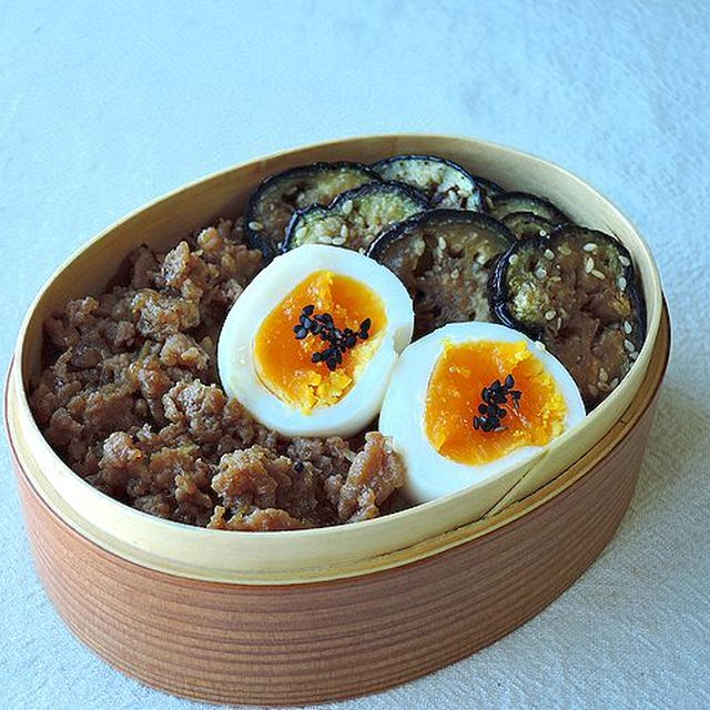 8/28(金)タレそぼろと茄子の生姜焼き弁当