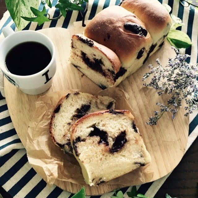 チョコのミニ食パン。と、苦手な椎茸をパン粉焼きで。