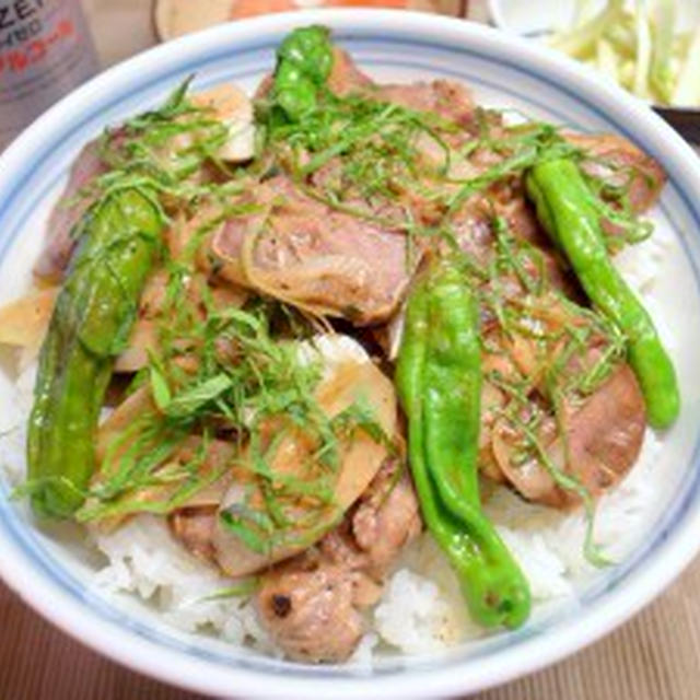 豚タンのネギ塩焼き丼、島ラッキョウの塩漬け