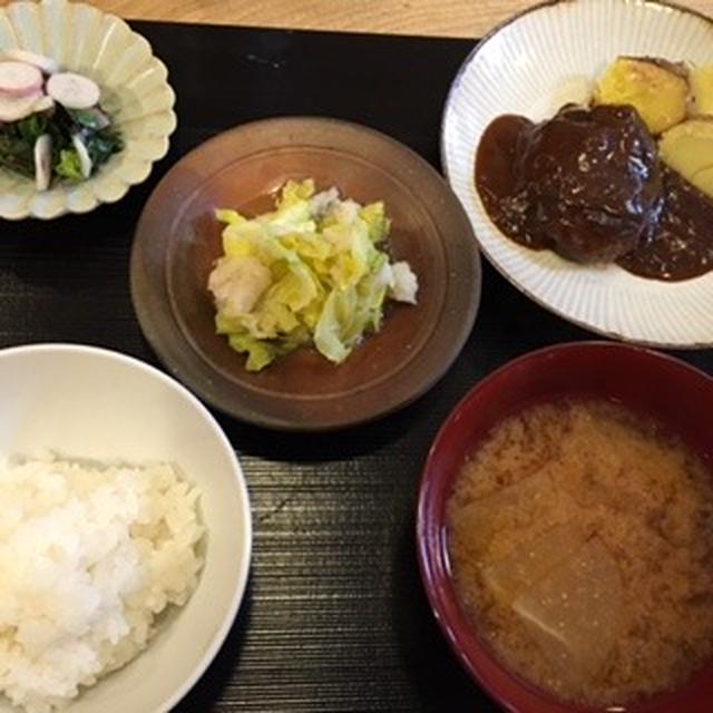 煮込みハンバーグ定食