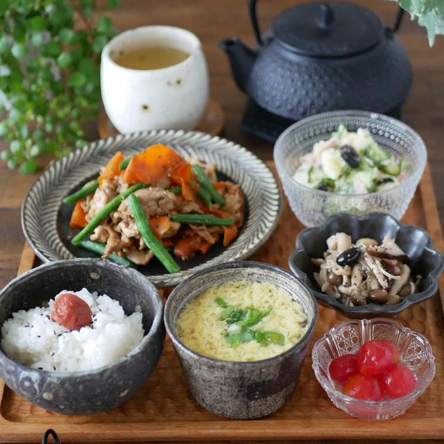 ひらひら人参と豚バラのにんにくバターしょうゆ炒め