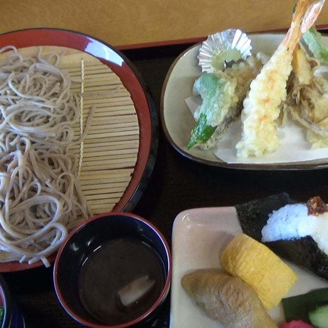 三重いなべ市　赤そば茶屋　食べ比べ