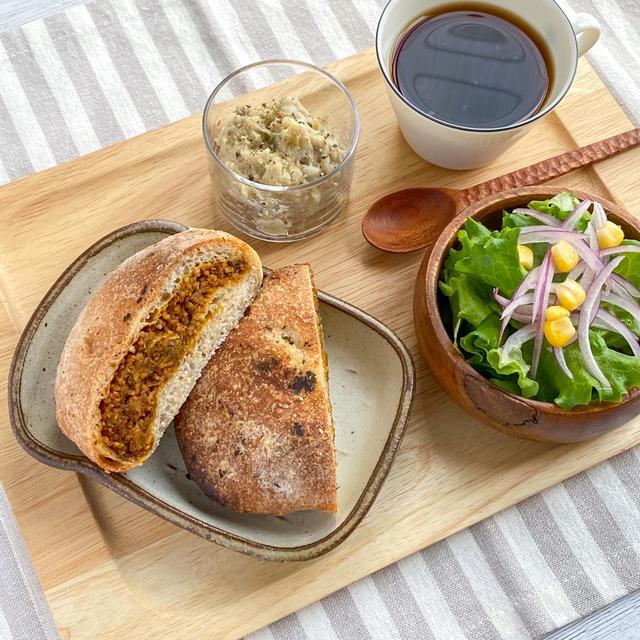 ＊カレーの日♪カレーパンと里芋のカレーサラダ＊