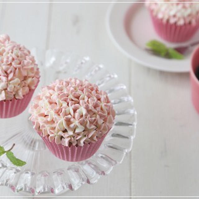 【カップケーキで紫陽花ケーキ】