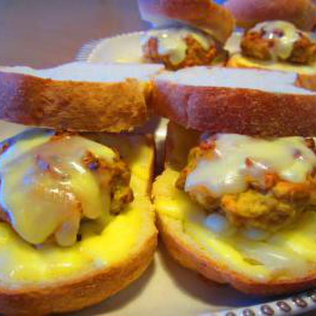 ｶﾚｰﾊﾝﾊﾞｰｸﾞのﾁｰｽﾞﾄｰｽﾄｻﾝﾄﾞ☆ﾛｰﾙ白菜のﾄﾏﾄ煮込み