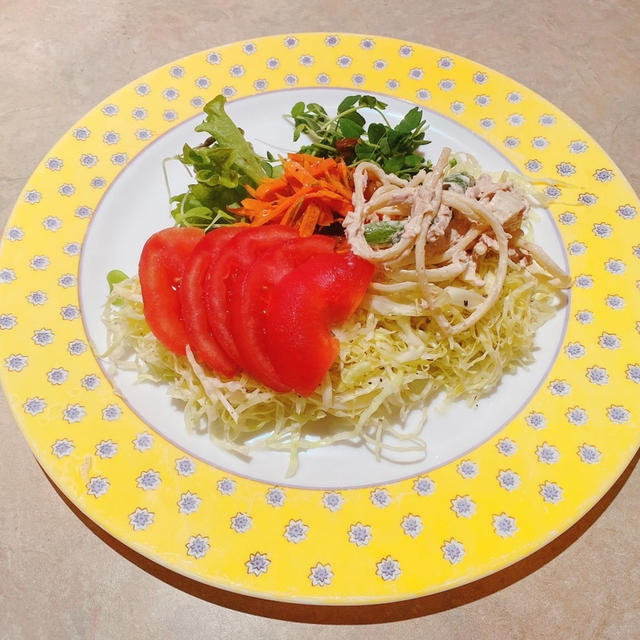 タラコパスタとサラダで.....